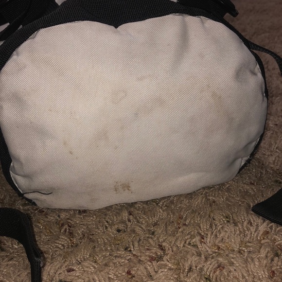 Tommy Hilfiger Tall Rectangle Gym Bag - Picture 4 of 9